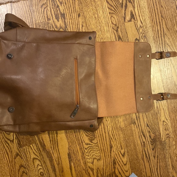 Never used leather backpack - Picture 2 of 5